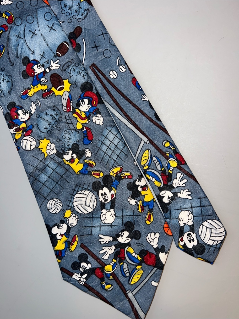 Disney Mickey Mens Neck Tie Unlimited All Sports Basketball Football 59”
